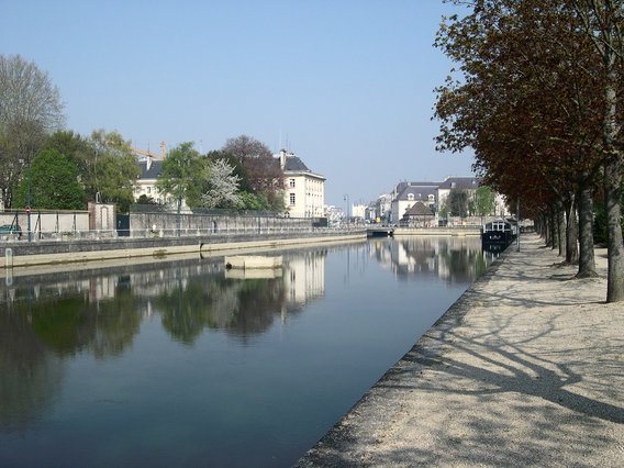  canal au printemps